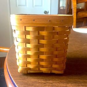 2004 Longaberger Tissue box holder